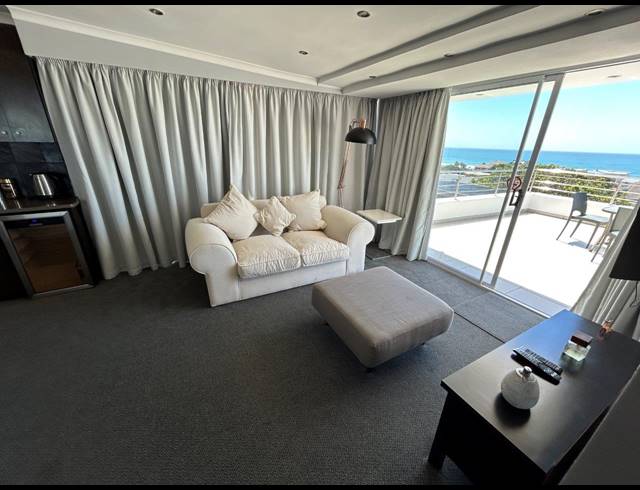 5 BEDROOM HOUSE FOR SALE IN JEFFREYS BAY CENTRAL